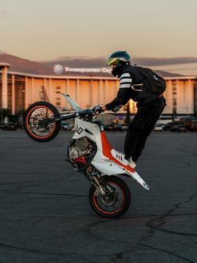 Motard fougueux